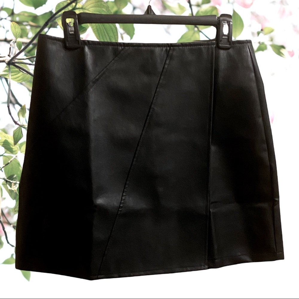 She & Sky Vegan Black Leather-look Mini Skirt Sz M NWT